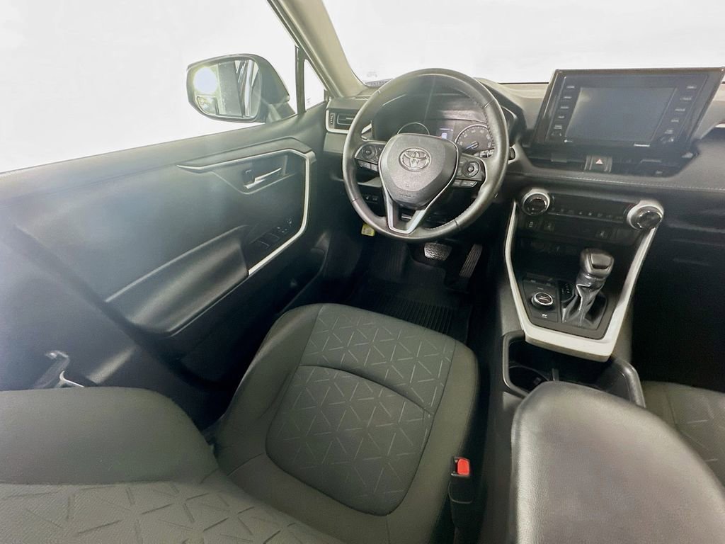 Used 2022 Toyota RAV4 XLE w/ Convenience Package image 9