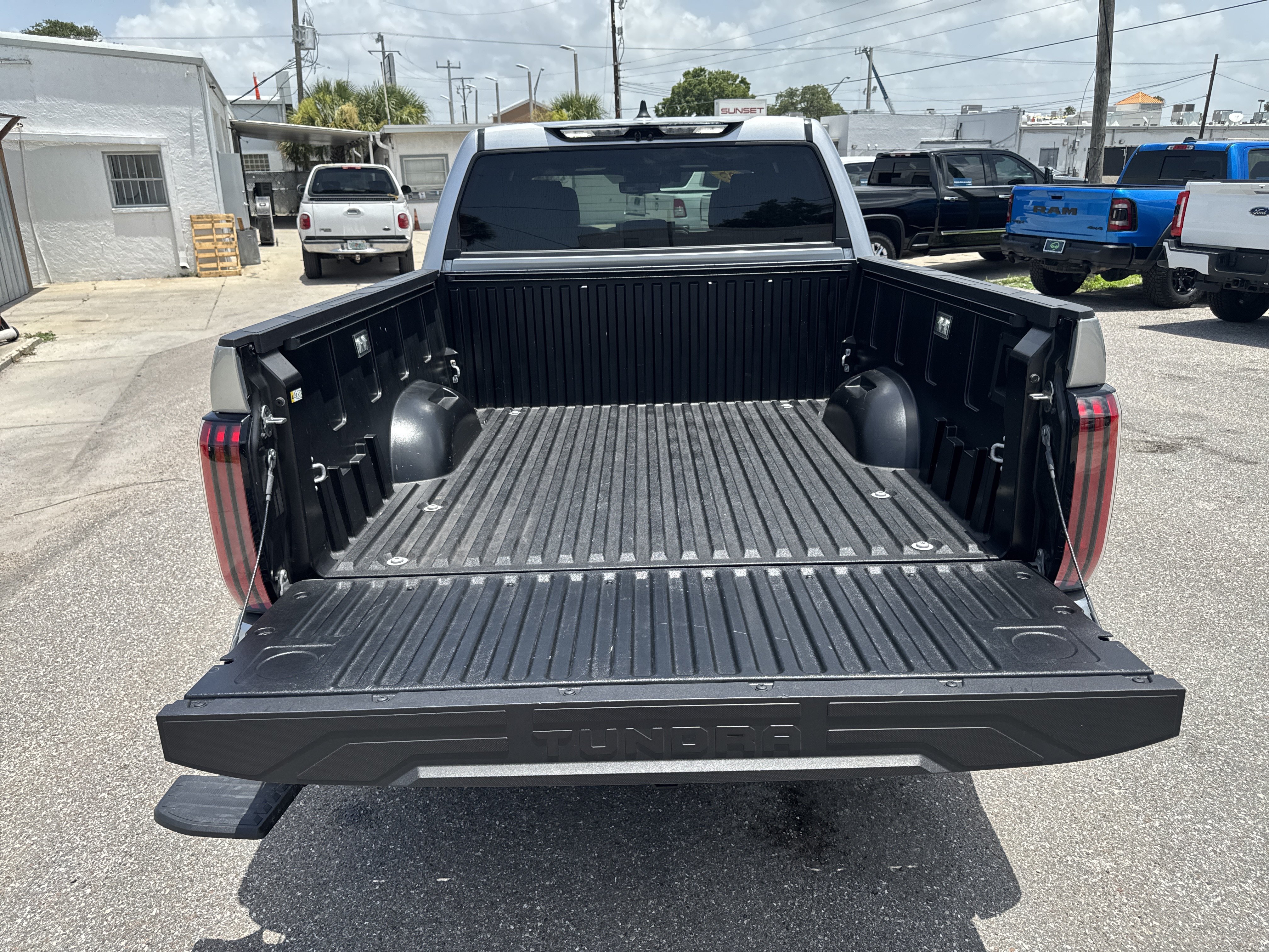 Used 2025 Toyota Tundra Platinum AWD/4WD image 11