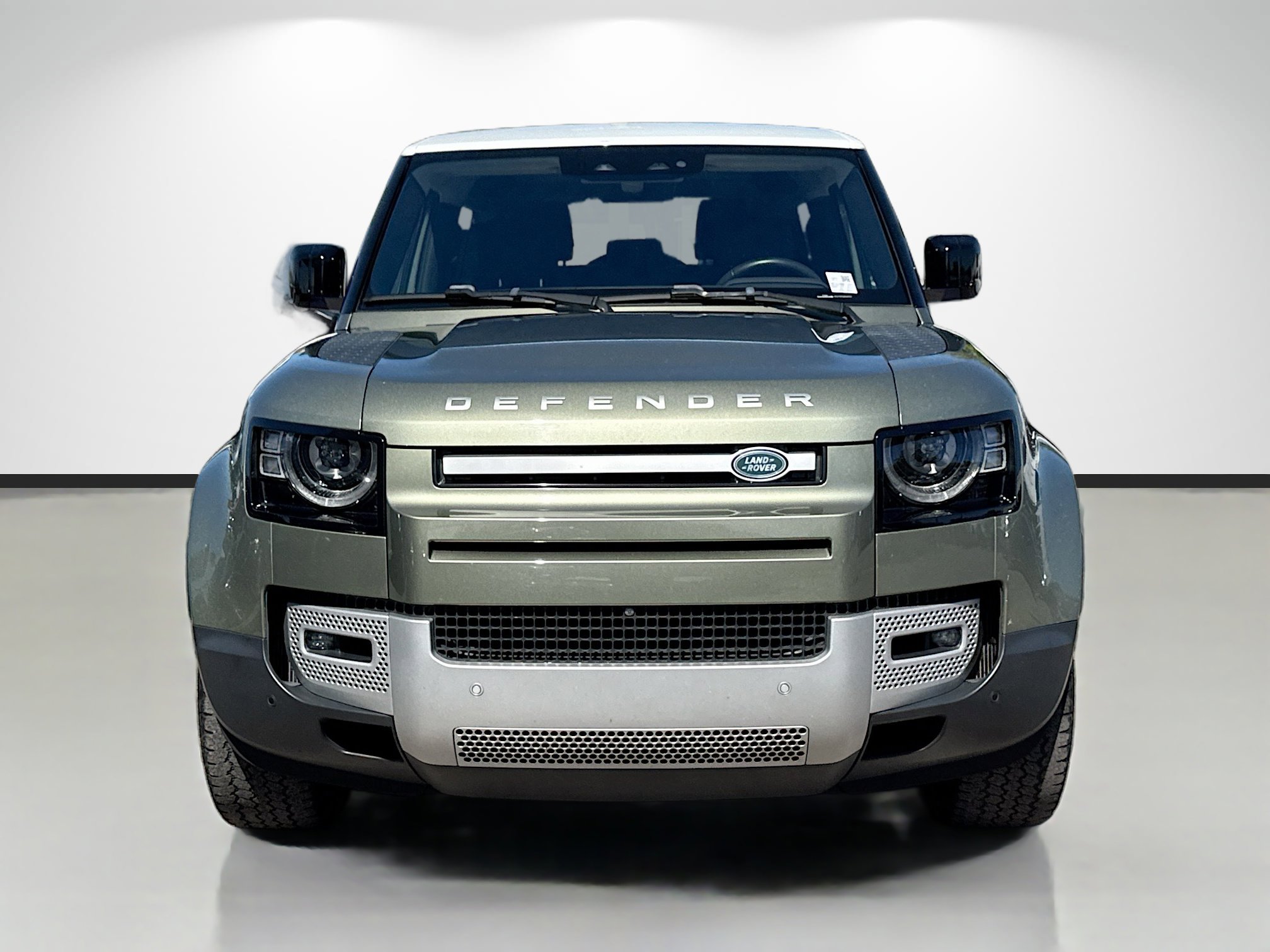 Used 2021 Land Rover Defender 90 First Edition image 8