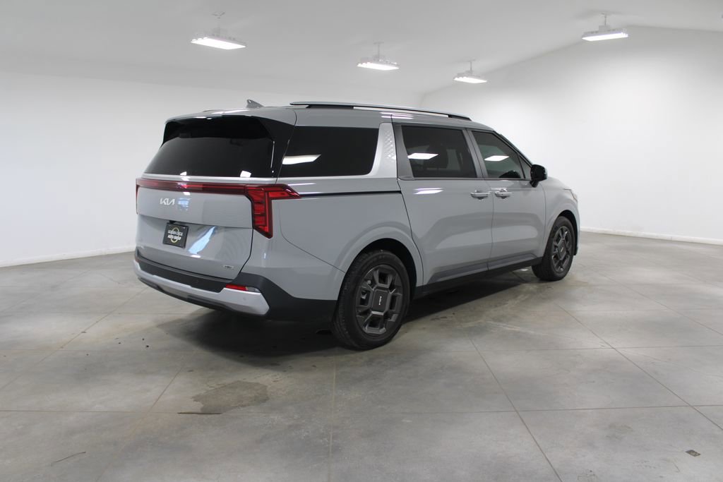Used 2025 Kia Carnival EX image 9