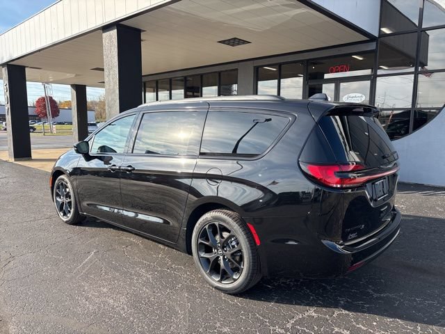 New 2026 Chrysler Pacifica Select w/ S Appearance Package FWD image 5