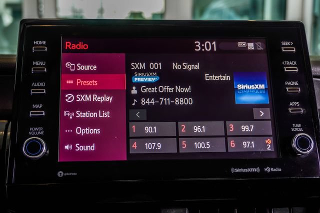 Used 2022 Toyota Camry XLE FWD image 32
