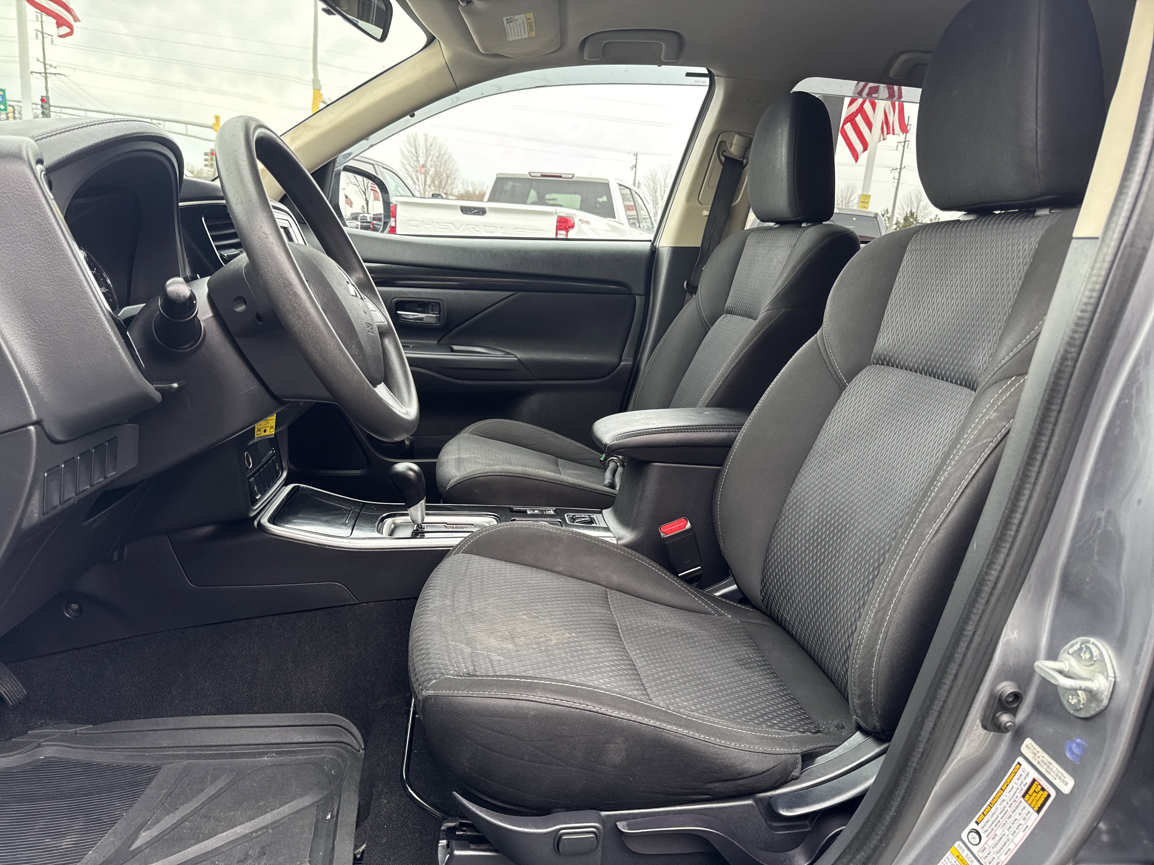 Used 2020 Mitsubishi Outlander SE image 15