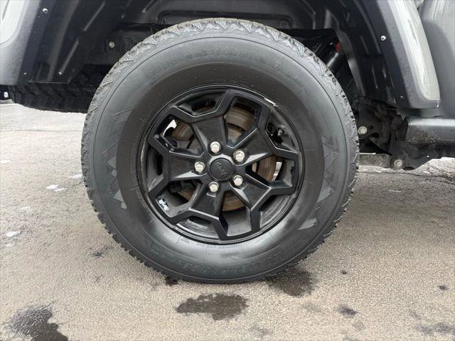 Certified 2022 Jeep Gladiator Sport AWD/4WD image 35