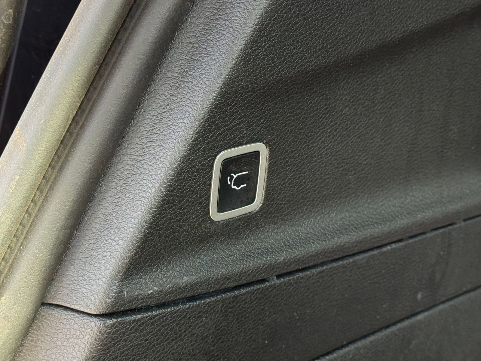 Used 2025 Chrysler Pacifica Limited image 25