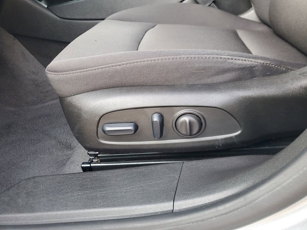 Used 2024 Chevrolet Malibu LT image 14