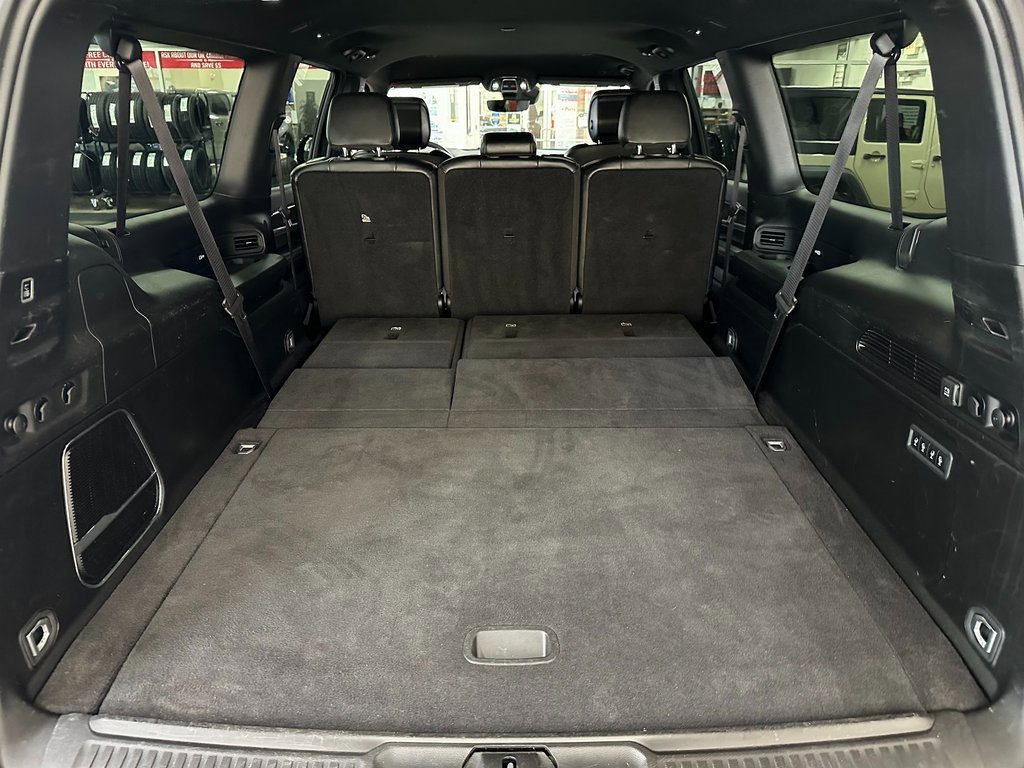Certified 2024 Jeep Wagoneer L Series II w/ Flexible Seating Group image 43