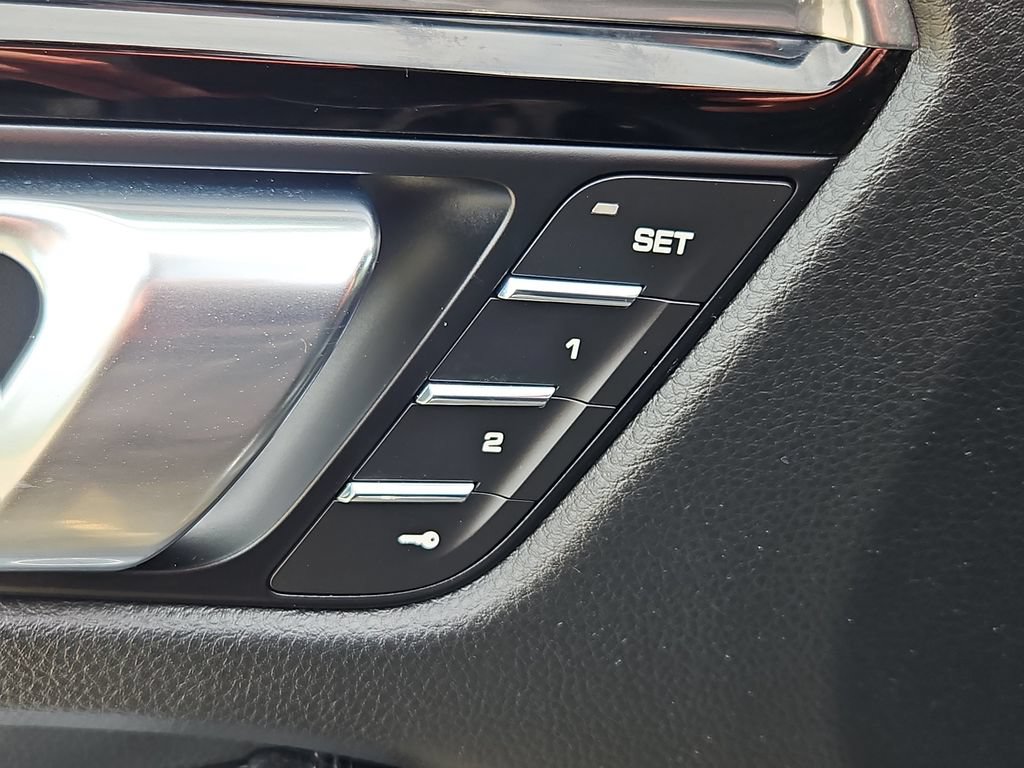 Certified 2026 Porsche Macan AWD/4WD image 23