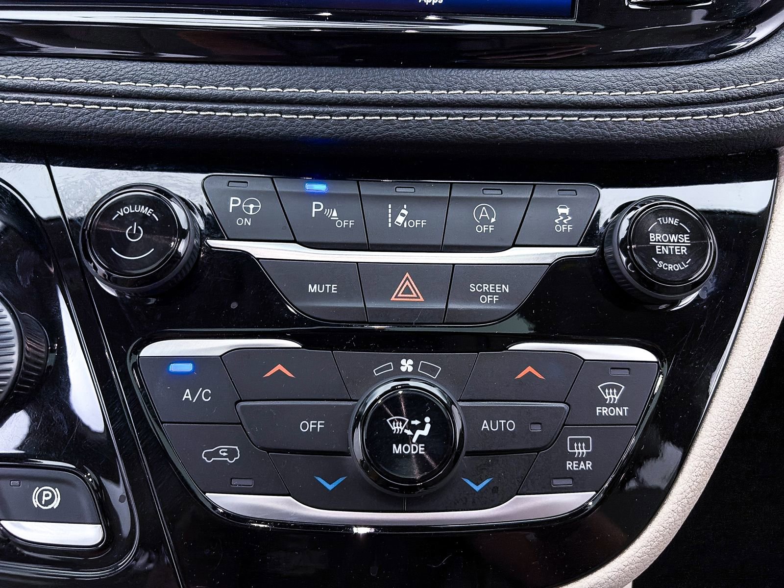 Used 2021 Chrysler Pacifica Limited w/ Premium & Safety Sphere Group image 25