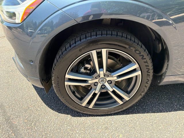 Used 2019 Volvo XC60 T5 Momentum w/ Multimedia Package AWD/4WD image 9