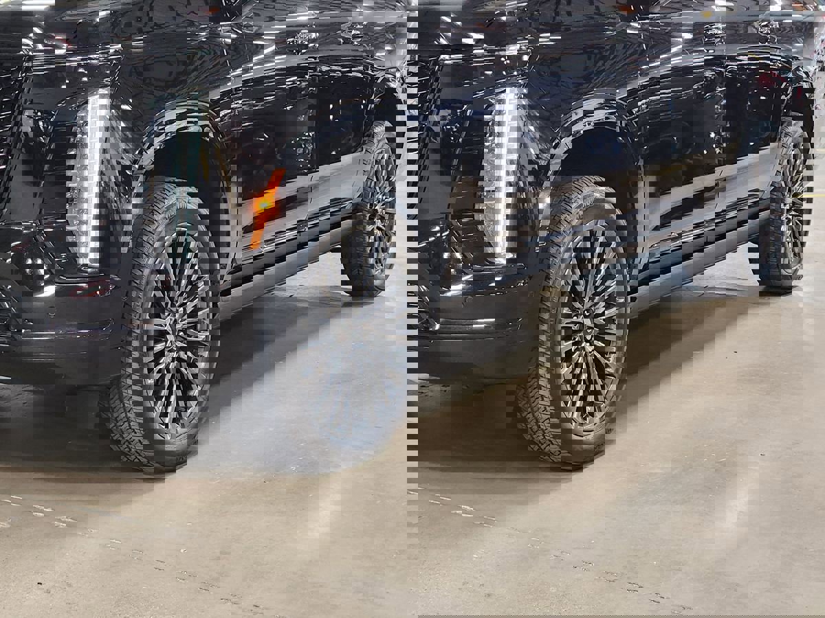 Used 2025 Cadillac Escalade ESV Sport Platinum image 17