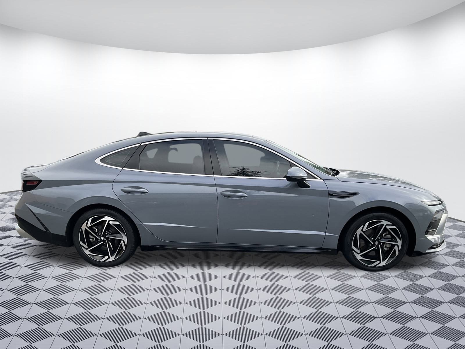 Used 2024 Hyundai Sonata SEL w/ Convenience Package image 2