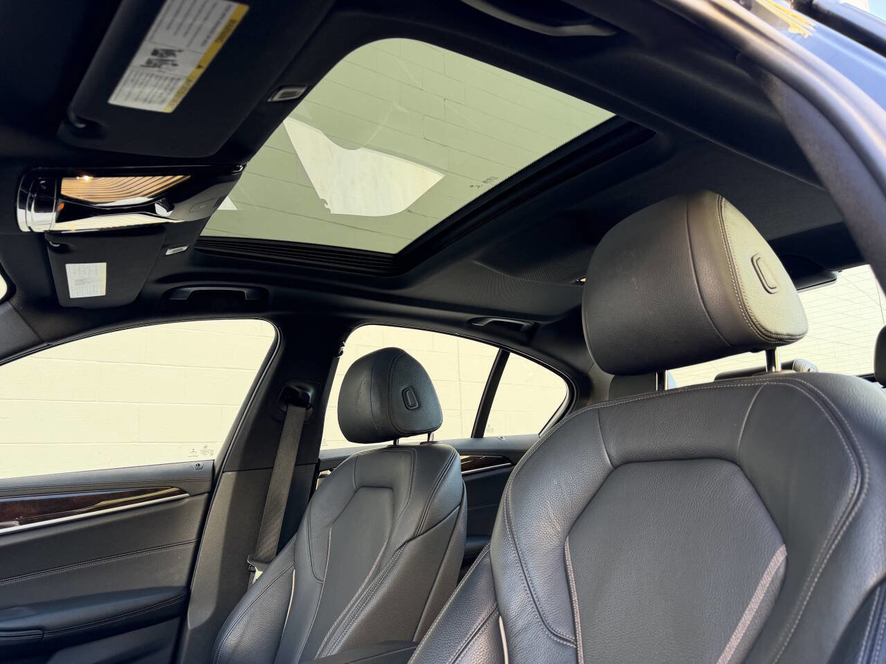 Used 2018 BMW 540i xDrive image 11