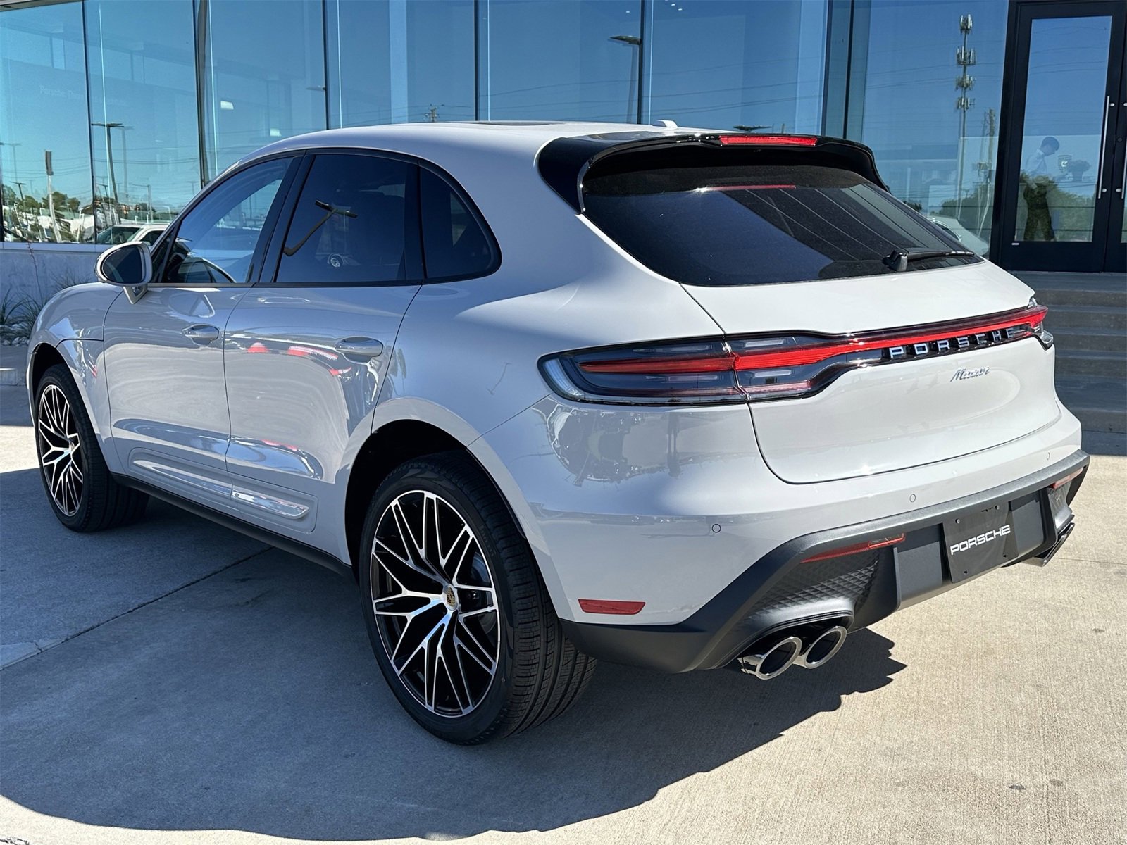 New 2026 Porsche Macan image 3