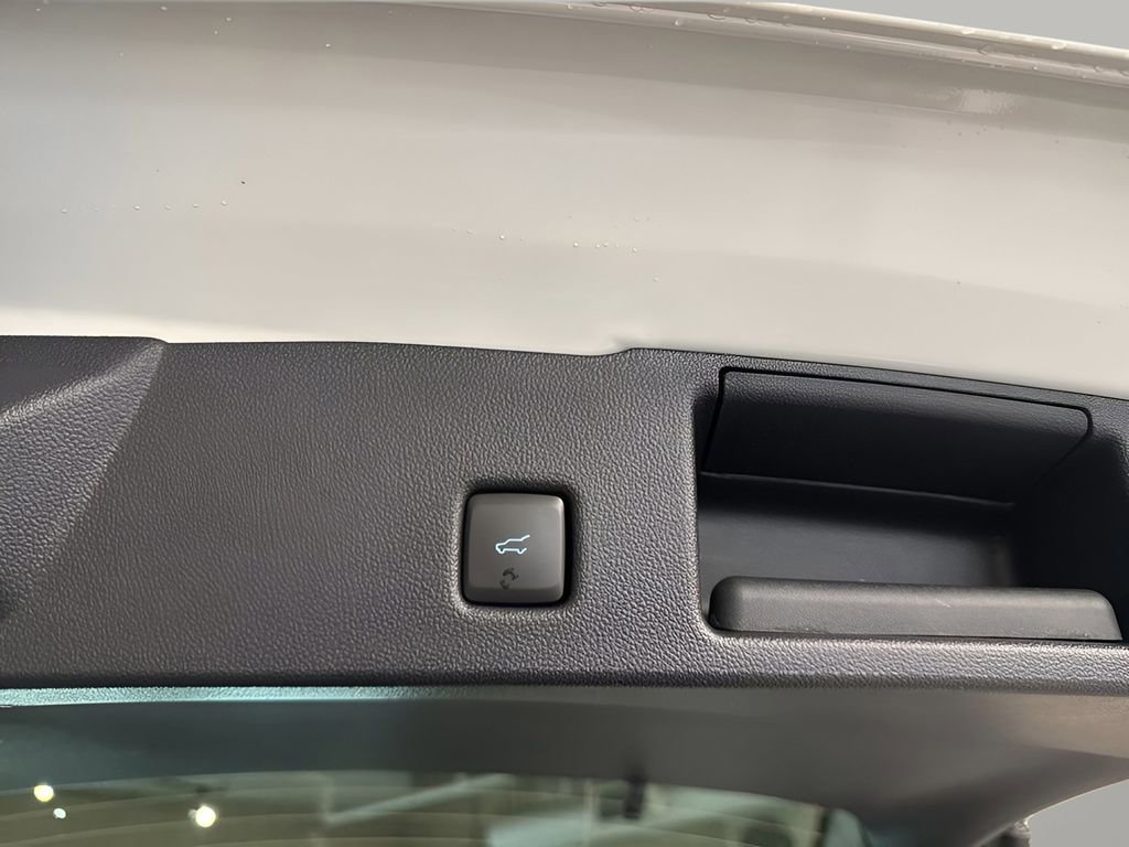 New 2025 Ford Escape SE image 24