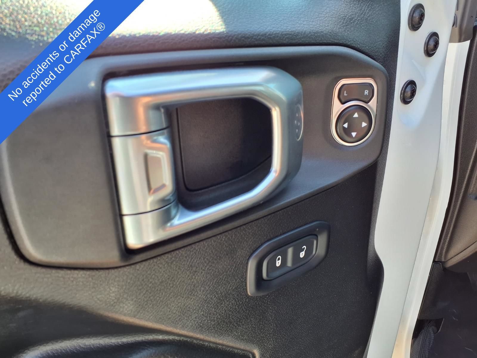 Used 2024 Jeep Gladiator Rubicon w/ Technology Group AWD/4WD image 17