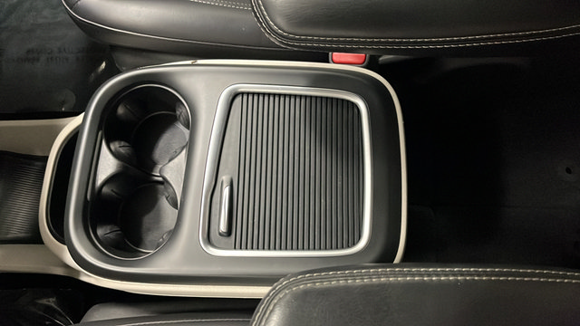 Used 2024 Chrysler Pacifica Touring-L FWD image 19