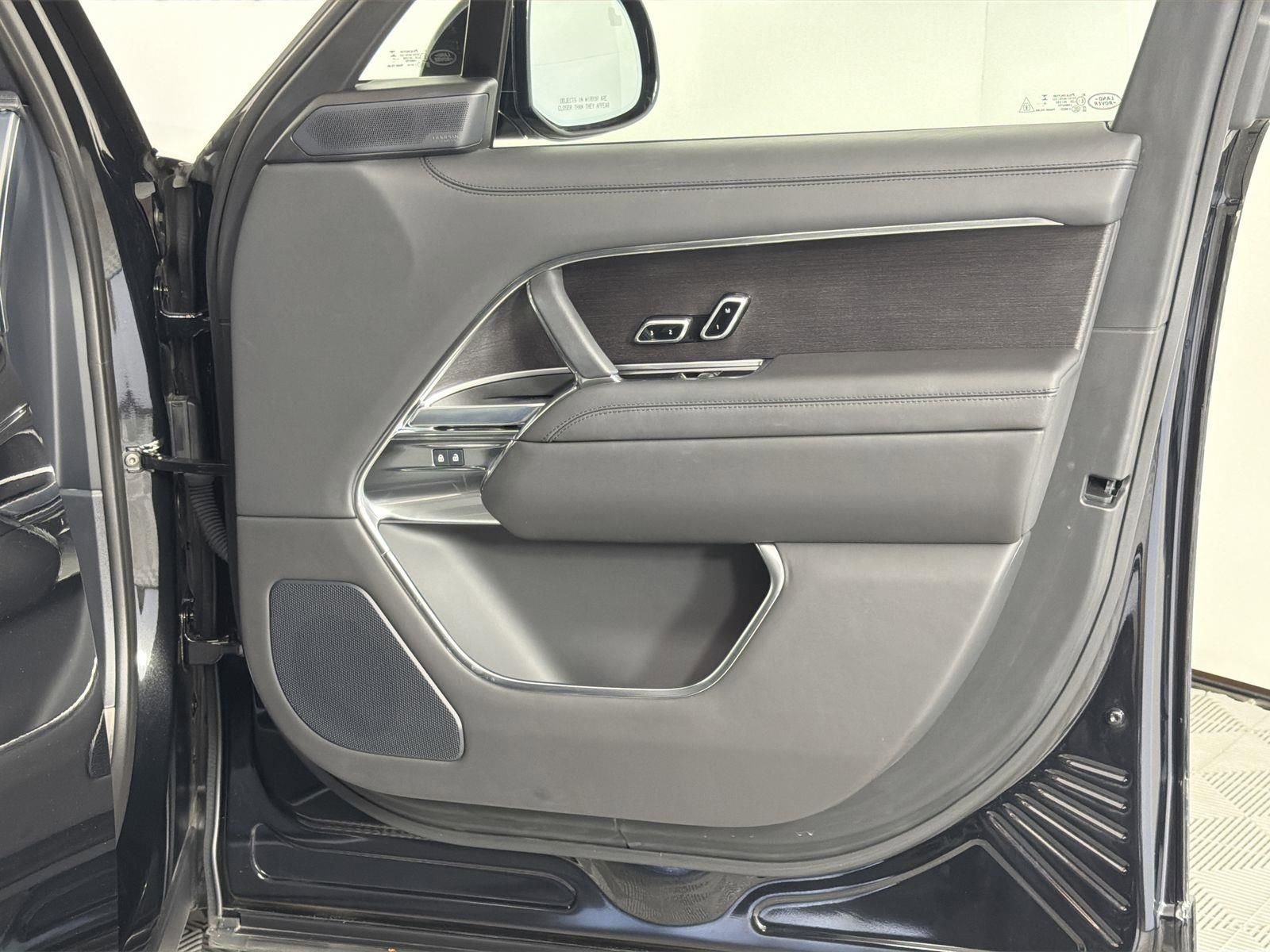 Certified 2025 Land Rover Range Rover SE image 29