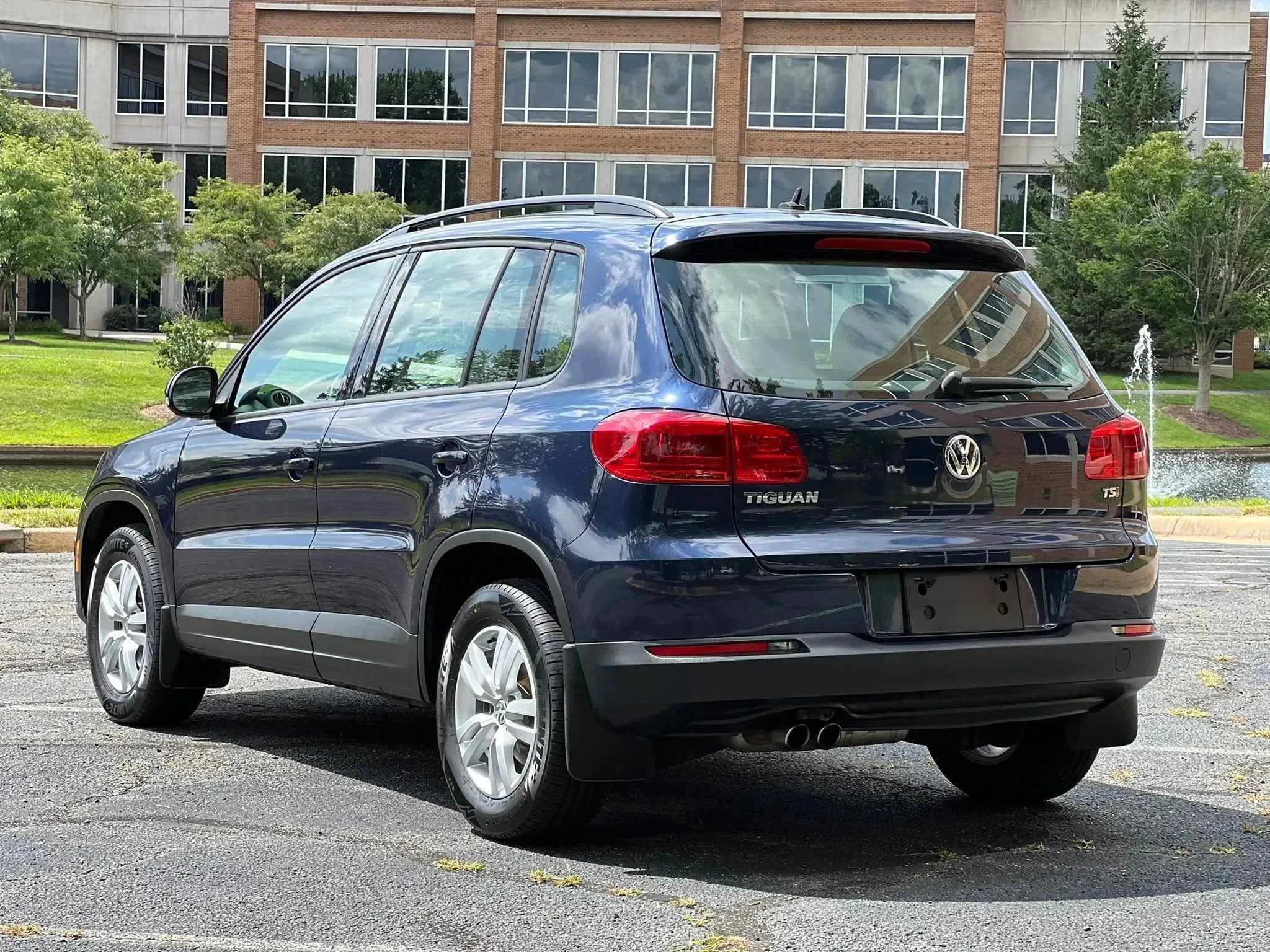 Used 2016 Volkswagen Tiguan S FWD image 3