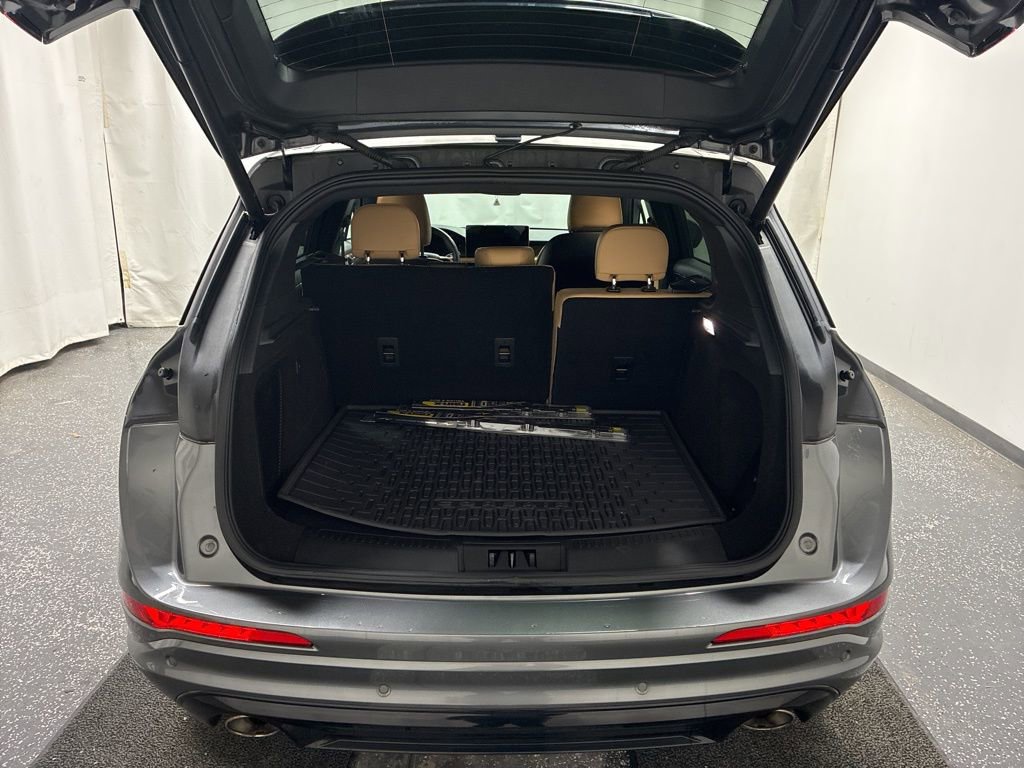 Used 2023 Lincoln Corsair Reserve w/ Jet Appearance Package image 6