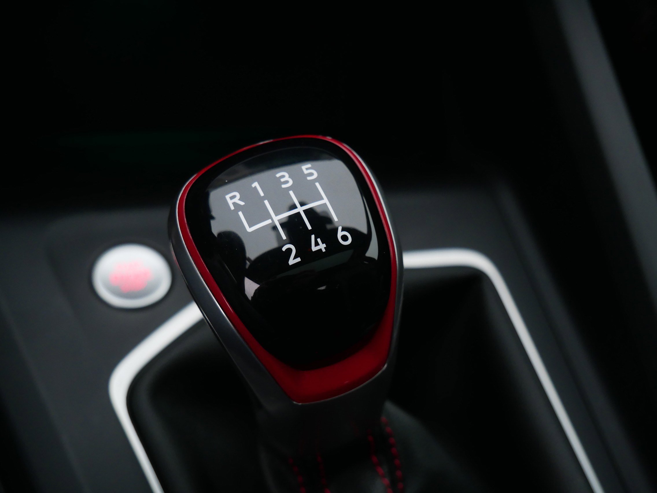 Used 2022 Volkswagen GTI SE image 31