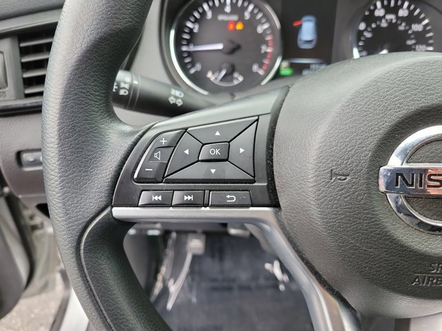 Used 2017 Nissan Rogue S image 25