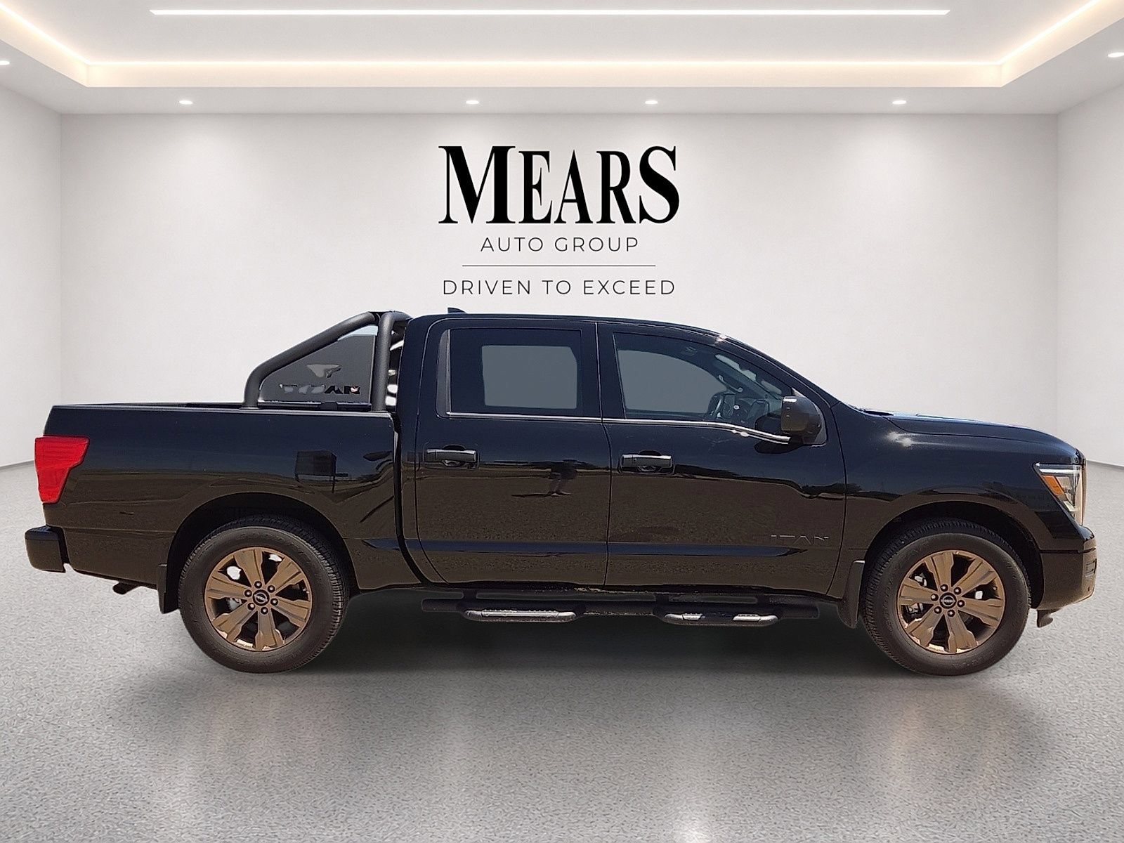 Used 2024 Nissan Titan SV w/ SV Bronze Edition Package RWD image 6