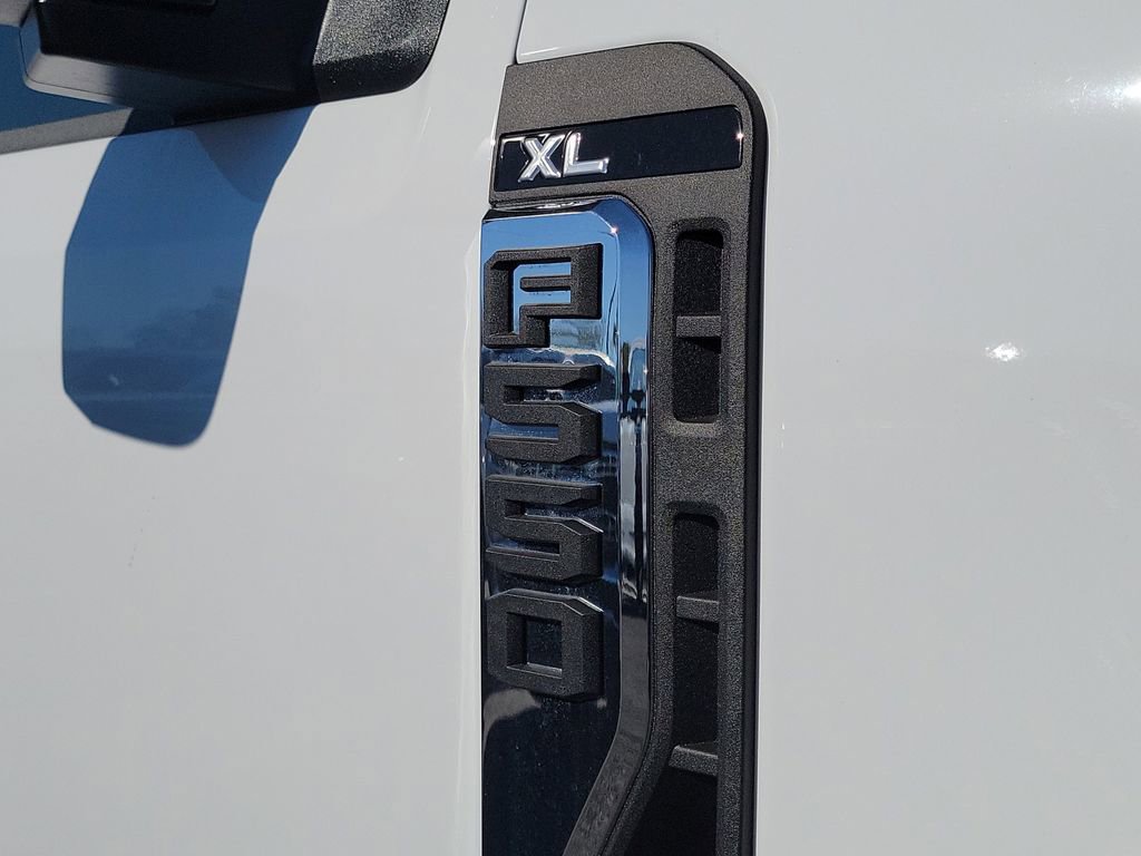 New 2026 Ford F550 4x4 Crew Cab image 6
