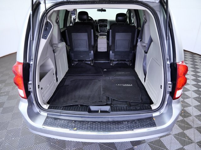Used 2016 Dodge Grand Caravan SXT FWD image 7
