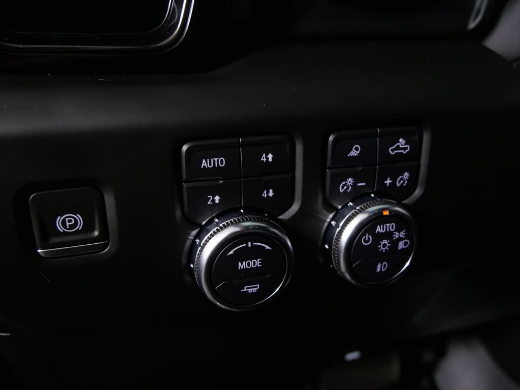 Used 2024 GMC Sierra 1500 AT4 w/ Technology Package AWD/4WD image 19