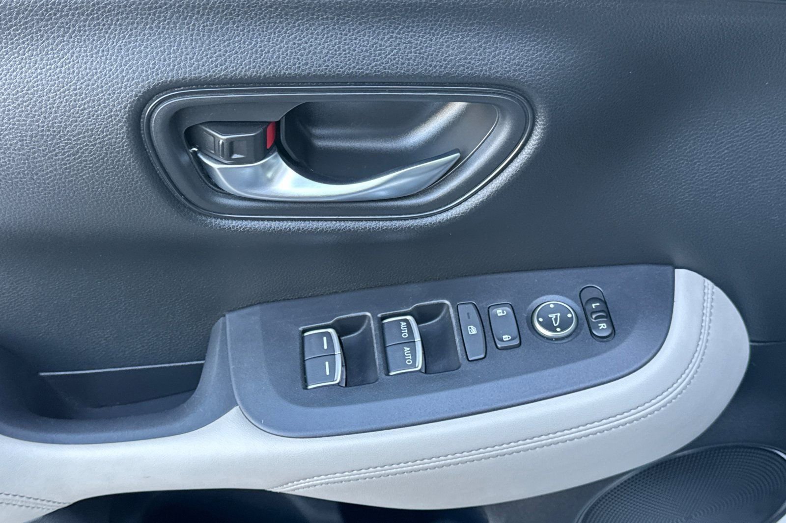 Used 2024 Honda HR-V EX-L image 10