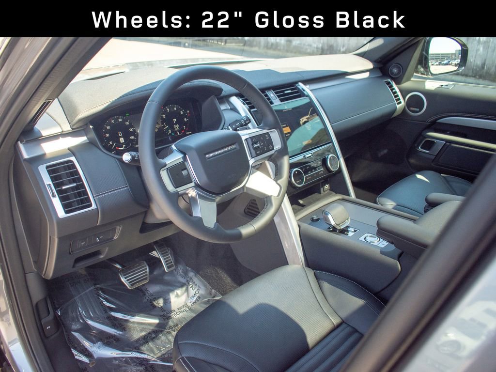 Used 2025 Land Rover Discovery Dynamic SE image 12