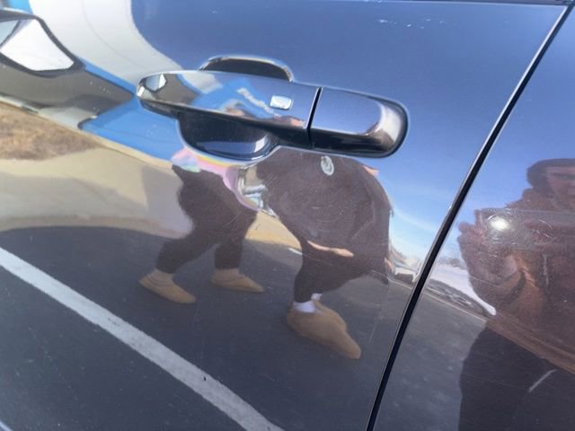 Used 2020 Chevrolet Equinox LT w/ Driver Convenience Package image 5