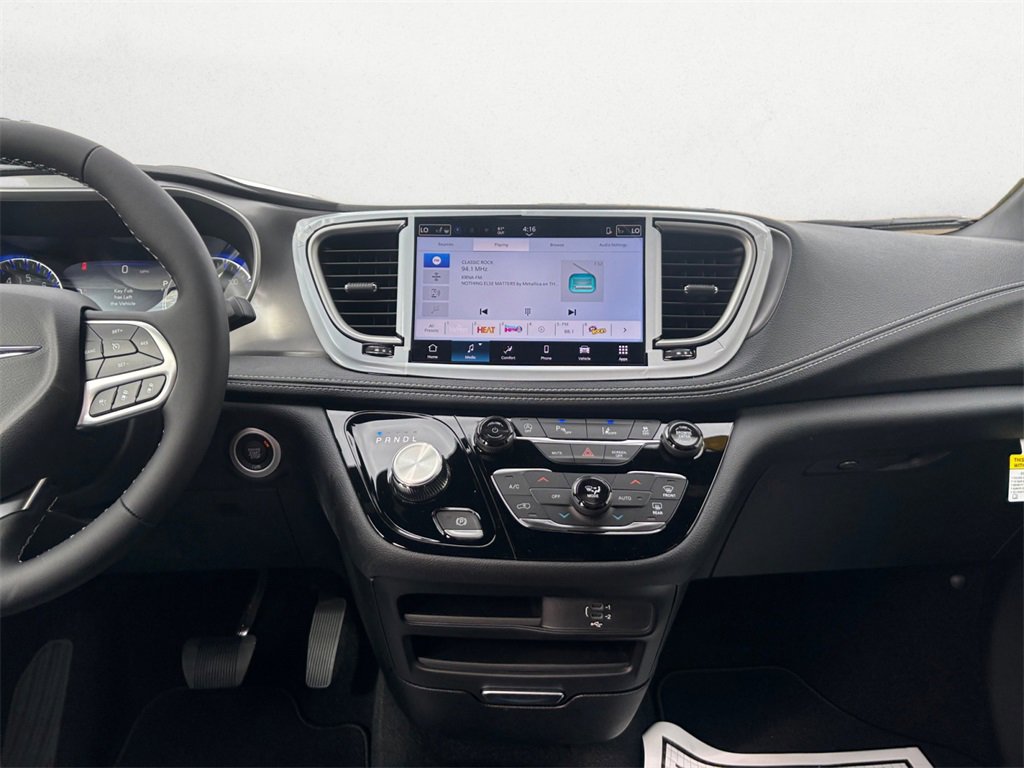 New 2026 Chrysler Pacifica Select image 11
