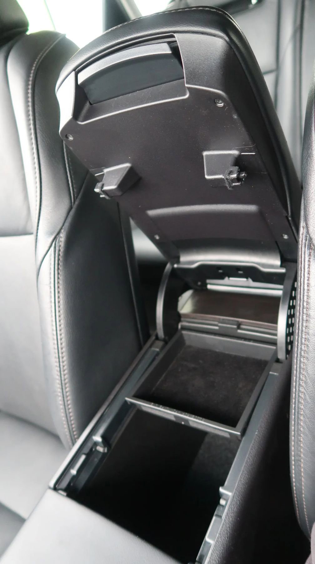 Used 2018 Toyota Avalon Limited w/ All Weather Liner Package FWD image 31