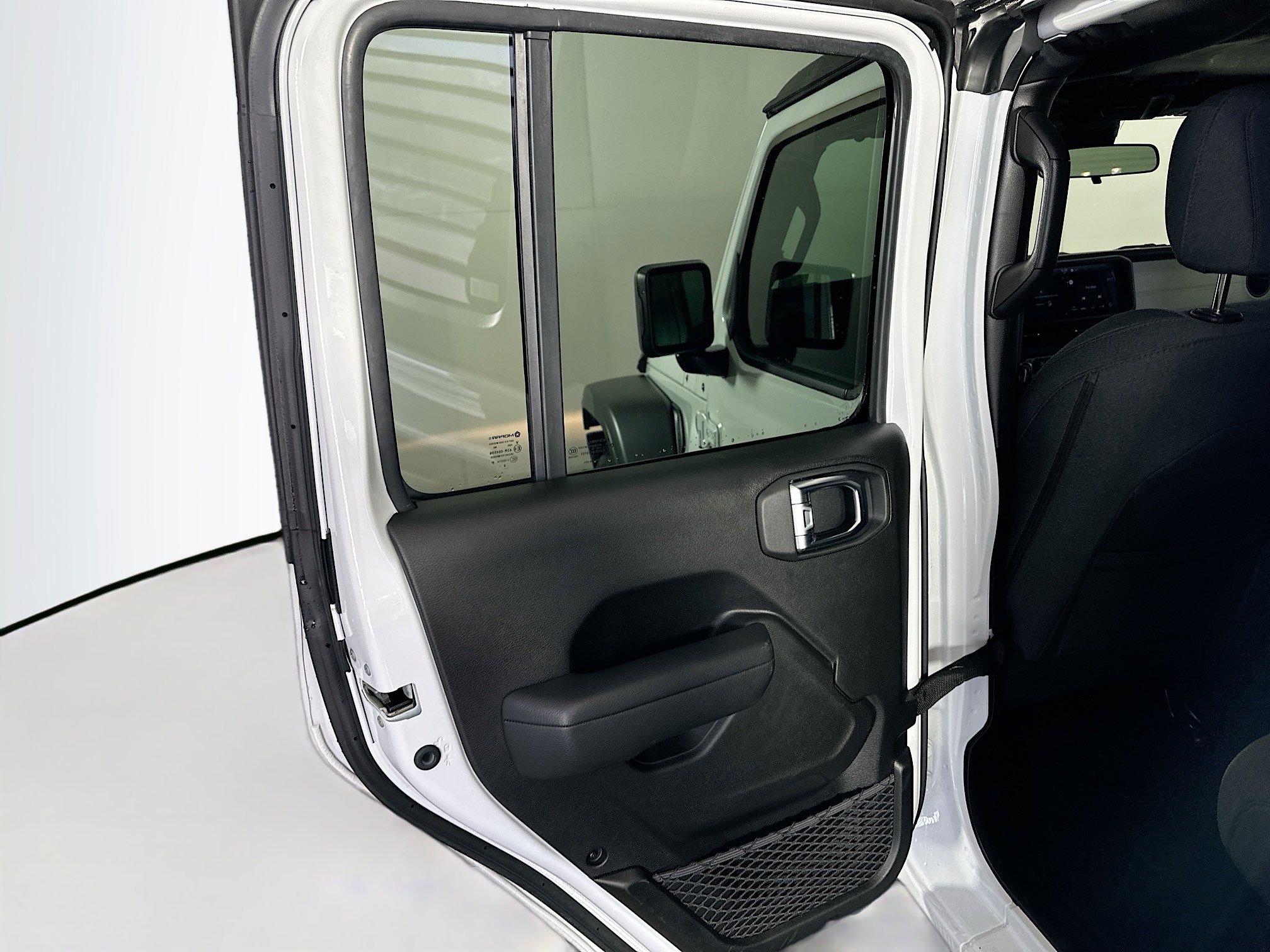 Used 2025 Jeep Wrangler Sport S image 25