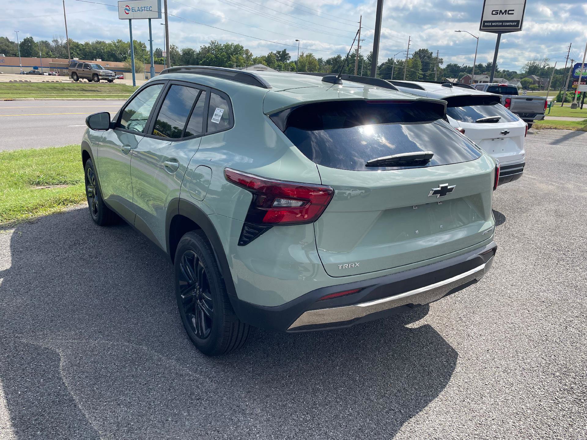 New 2025 Chevrolet Trax ACTIV w/ Sunroof Package image 2