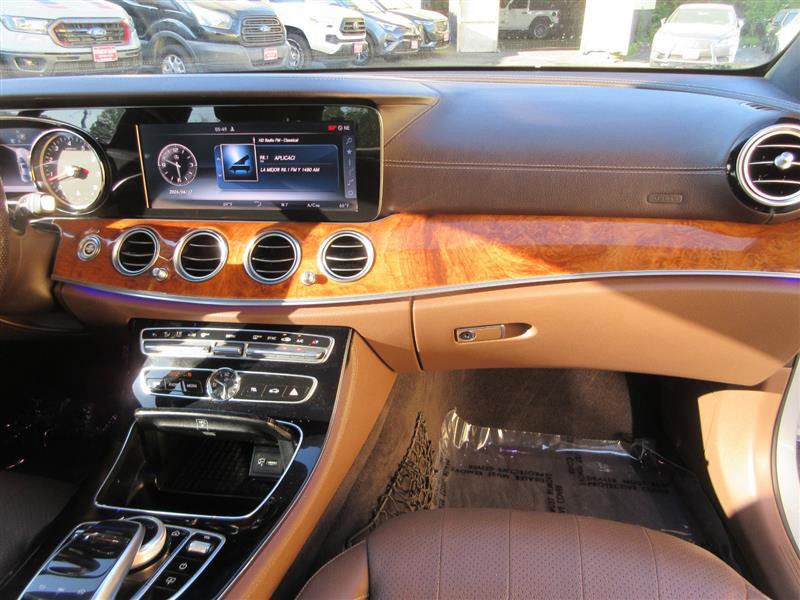 Used 2017 Mercedes-Benz E 300 4MATIC w/ Premium 3 Package image 28