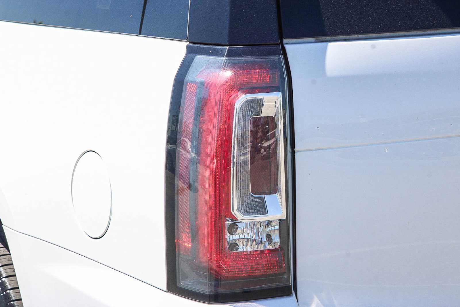 Used 2018 GMC Yukon XL Denali RWD image 9