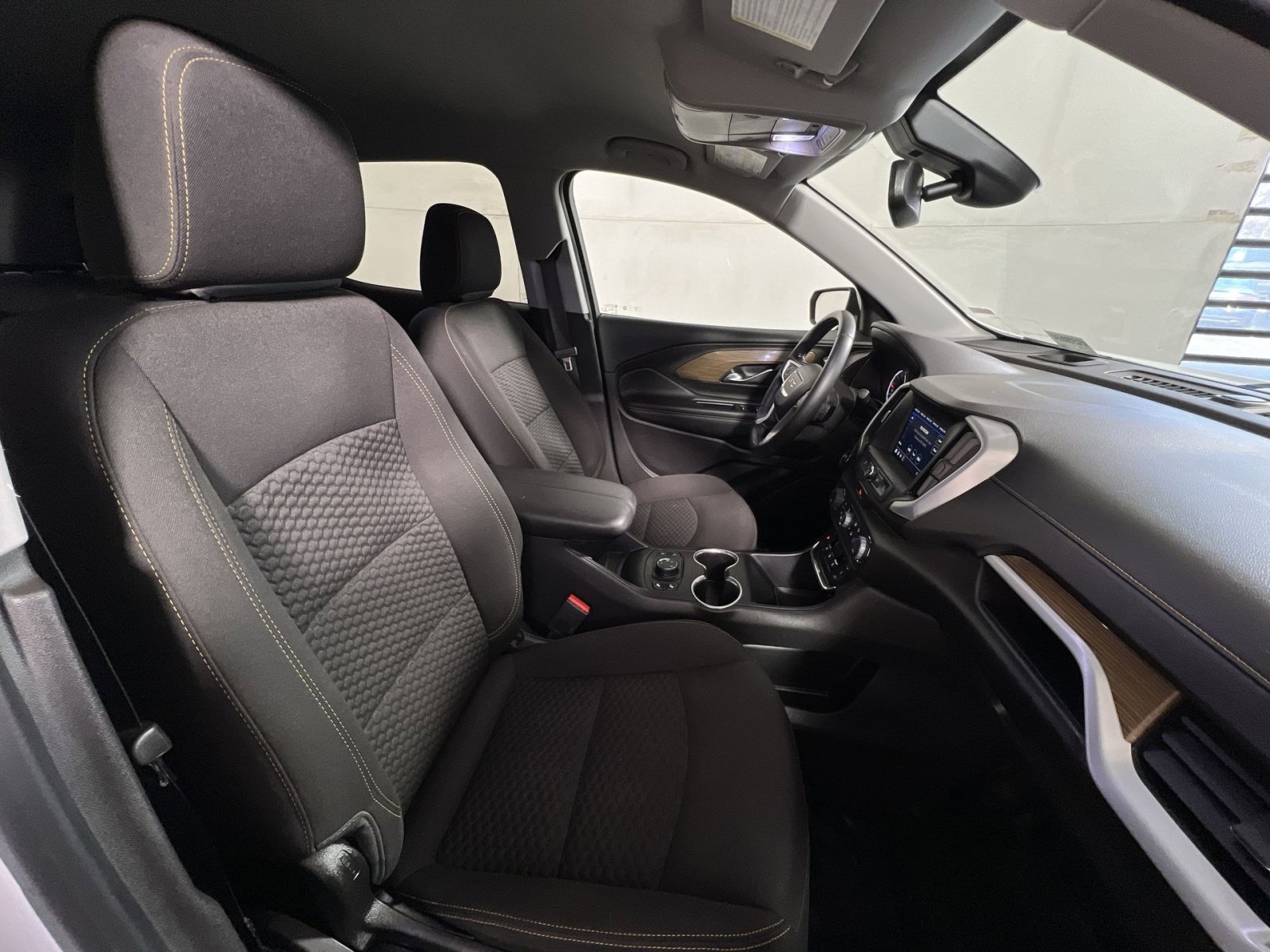 Used 2020 GMC Terrain SLE w/ Driver Convenience Package image 25