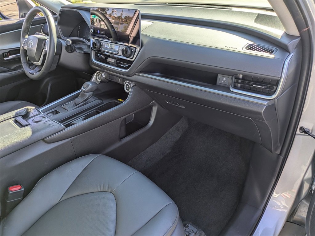 Used 2025 Toyota Grand Highlander AWD image 30