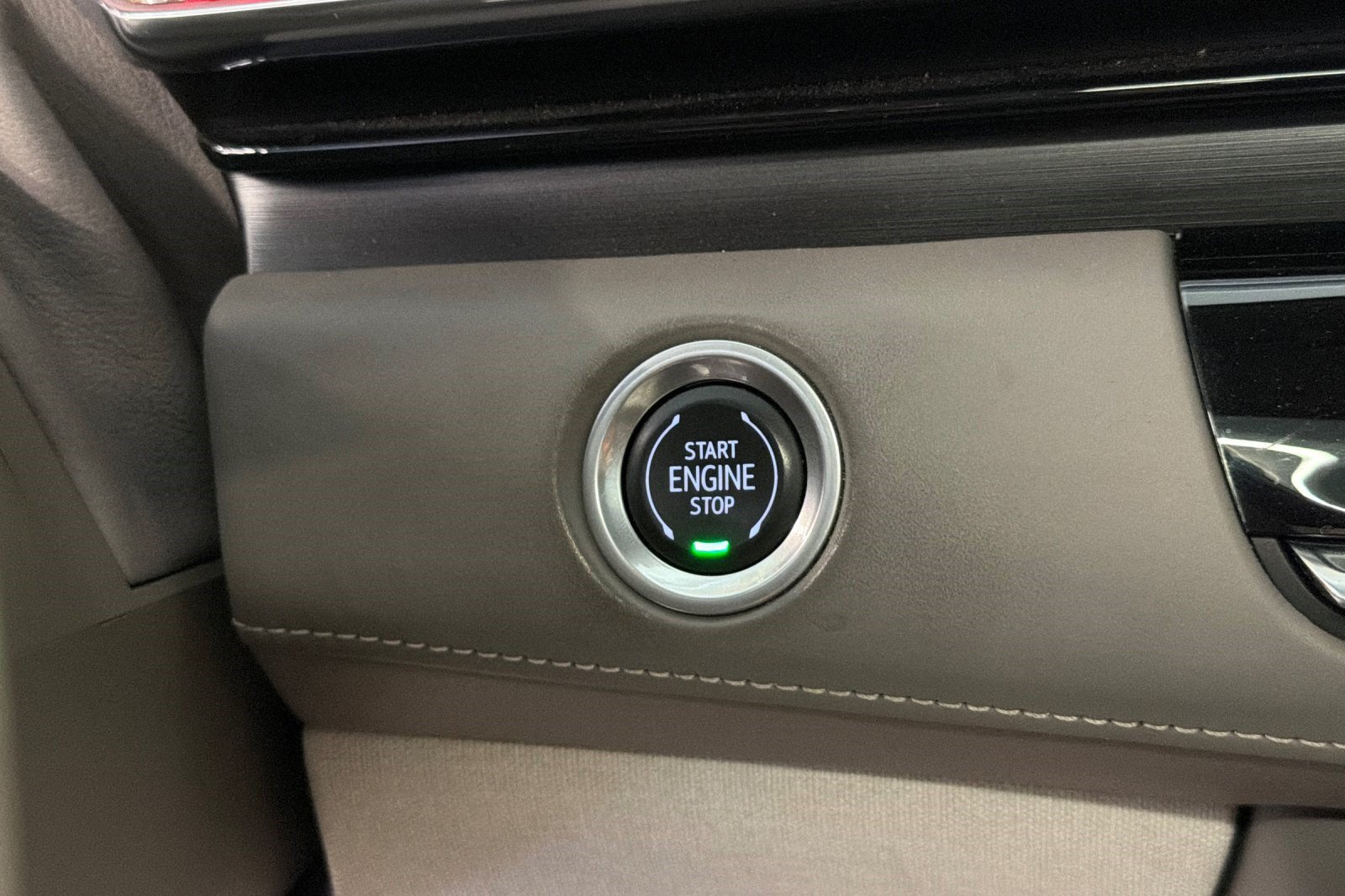 Used 2022 Cadillac Escalade Sport Platinum w/ Heavy-Duty Trailer Package AWD/4WD image 16