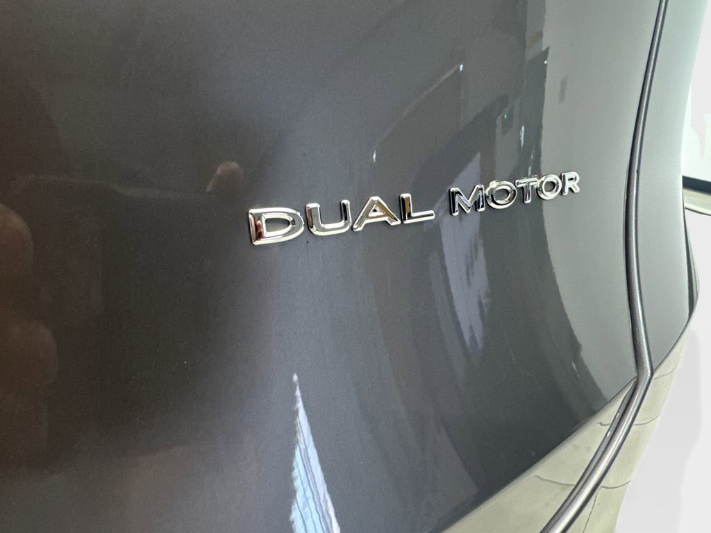 Used 2024 Tesla Model Y Long Range AWD/4WD image 23