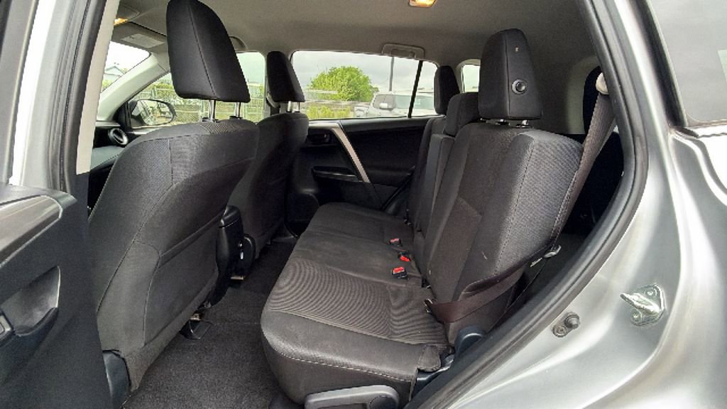 Used 2018 Toyota RAV4 LE image 34