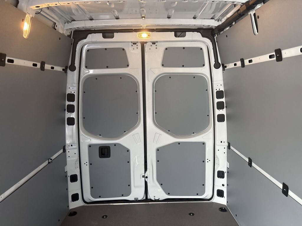 Used 2024 Mercedes-Benz Sprinter 2500 image 21
