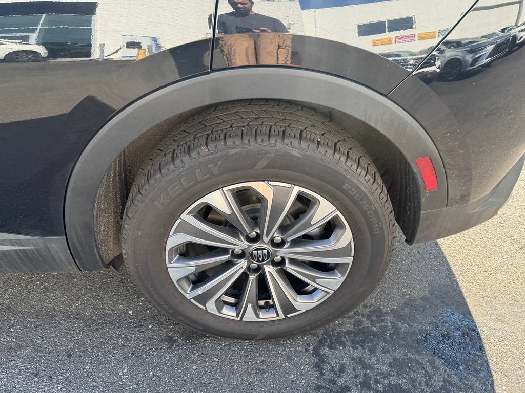 Used 2024 Buick Envision Preferred AWD/4WD image 10