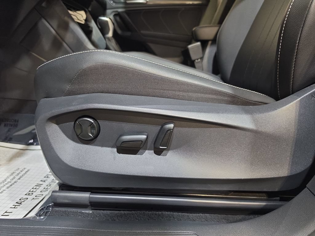 Used 2024 Volkswagen Tiguan SE FWD image 14