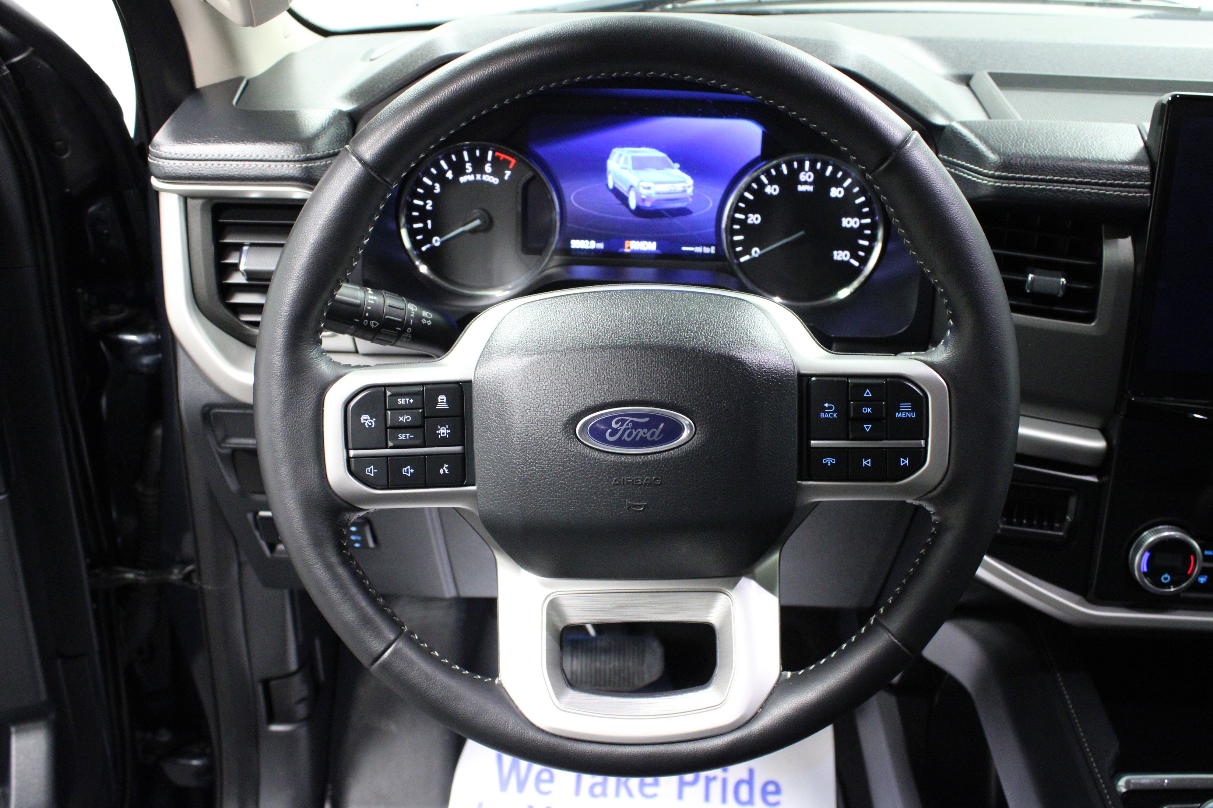 Used 2024 Ford Expedition XLT image 18