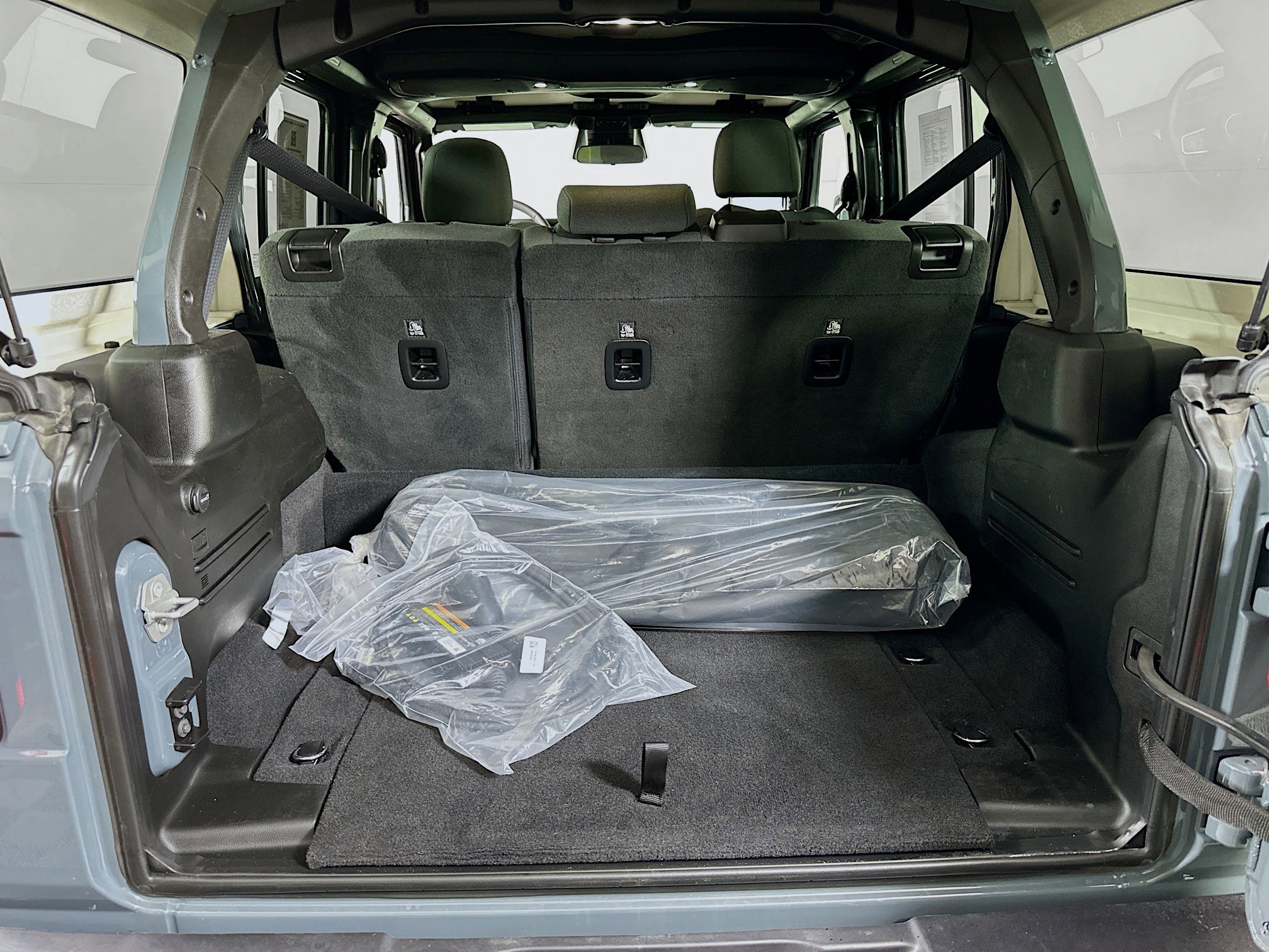 Used 2025 Jeep Wrangler Sahara image 27