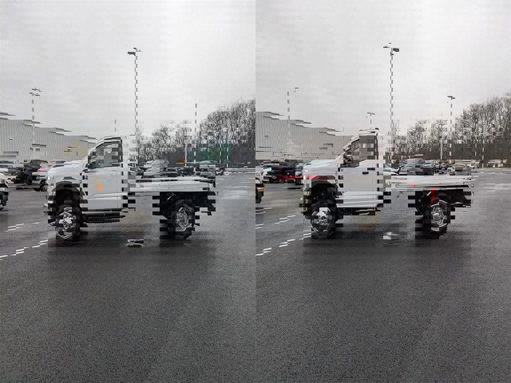 New 2025 Ford F550 4x4 Regular Cab Super Duty image 8